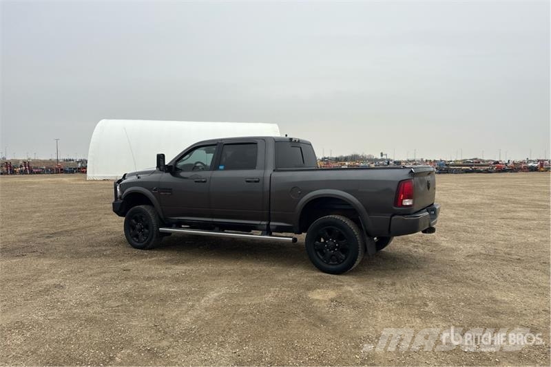 RAM 3500 Laramie 4x4 Crew Cab Pickup Autre fourgon / utilitaire
