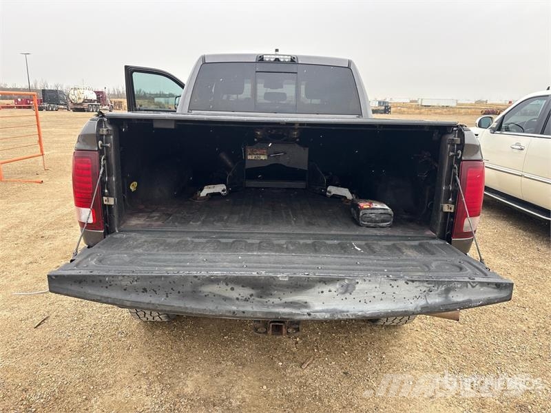 RAM 3500 Laramie 4x4 Crew Cab Pickup Autre fourgon / utilitaire