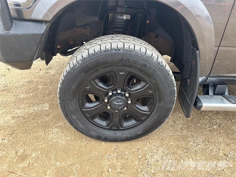 RAM 3500 Laramie 4x4 Crew Cab Pickup Autre fourgon / utilitaire