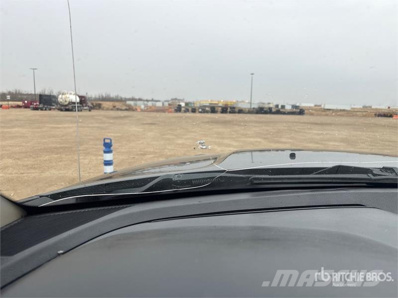 RAM 3500 Laramie 4x4 Crew Cab Pickup Autre fourgon / utilitaire