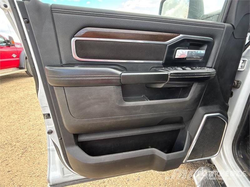 RAM 3500 Laramie 4x4 Crew Cab Pickup Інше