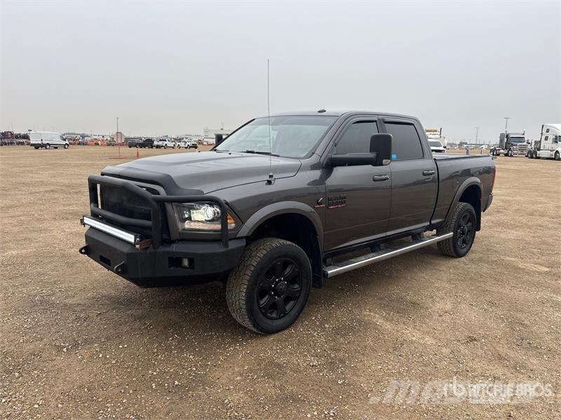 RAM 3500 Laramie 4x4 Crew Cab Pickup Autre fourgon / utilitaire