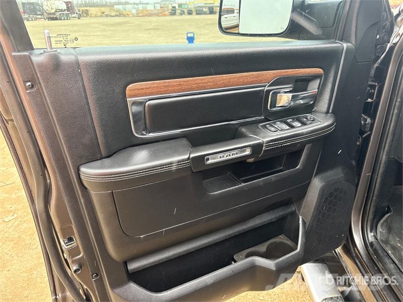 RAM 3500 Laramie 4x4 Crew Cab Pickup Autre fourgon / utilitaire