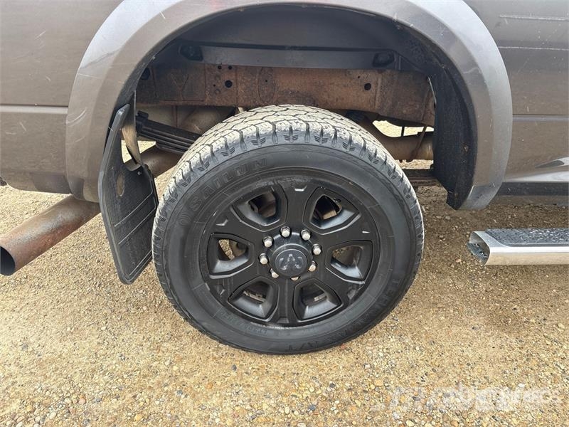 RAM 3500 Laramie 4x4 Crew Cab Pickup Autre fourgon / utilitaire
