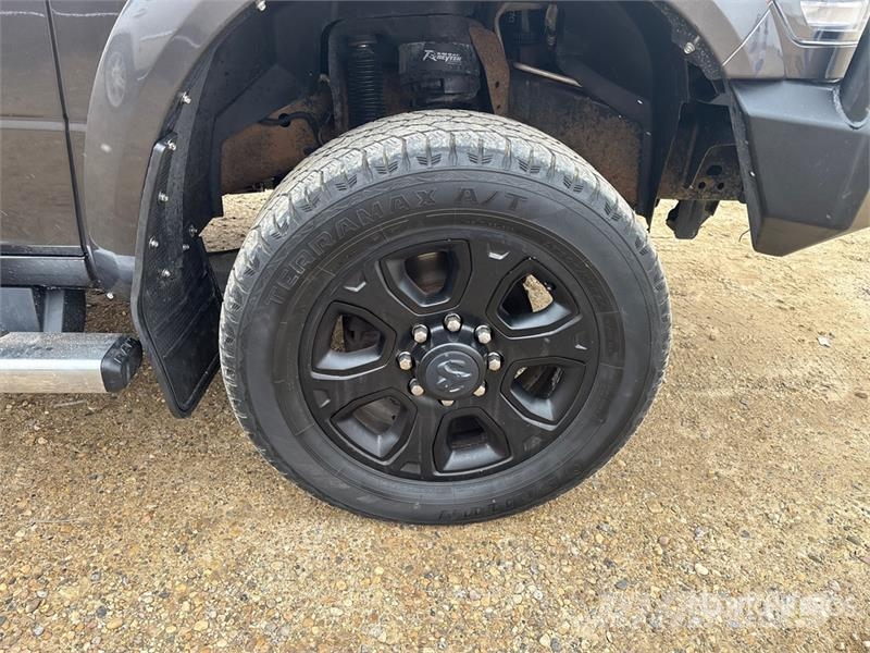 RAM 3500 Laramie 4x4 Crew Cab Pickup Autre fourgon / utilitaire