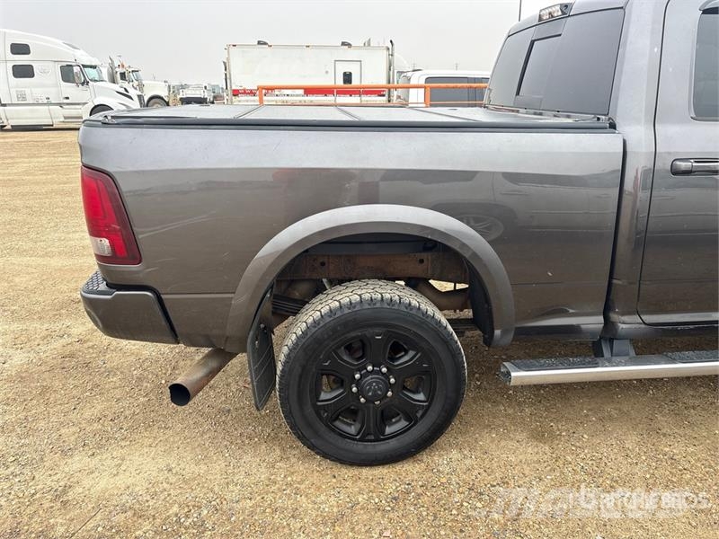 RAM 3500 Laramie 4x4 Crew Cab Pickup Autre fourgon / utilitaire