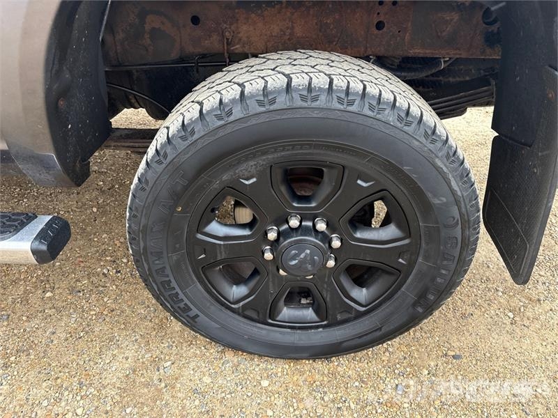 RAM 3500 Laramie 4x4 Crew Cab Pickup Autre fourgon / utilitaire