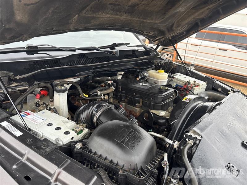 RAM 3500 Laramie 4x4 Crew Cab Pickup Autre fourgon / utilitaire