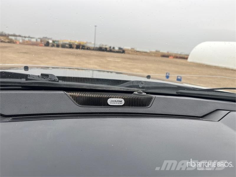 RAM 3500 Laramie 4x4 Crew Cab Pickup Autre fourgon / utilitaire