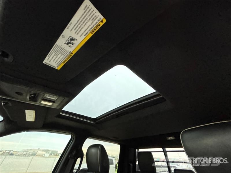 RAM 3500 Limited 4x4 Crew Cab Pickup Egyéb