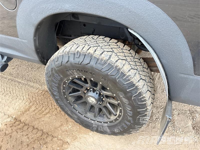 RAM 3500 Limited 4x4 Crew Cab Pickup Egyéb