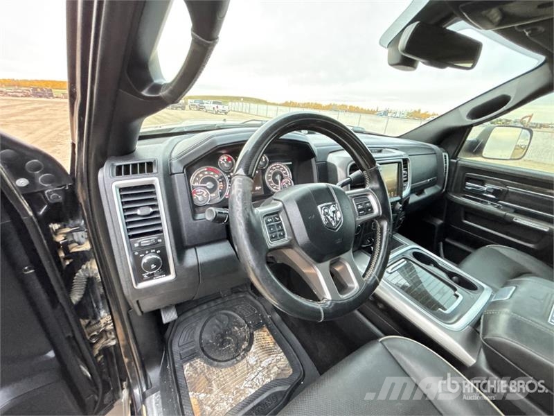 RAM 3500 Limited 4x4 Crew Cab Pickup Egyéb