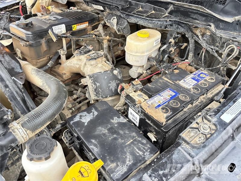 RAM 3500 Limited 4x4 Crew Cab Pickup Egyéb