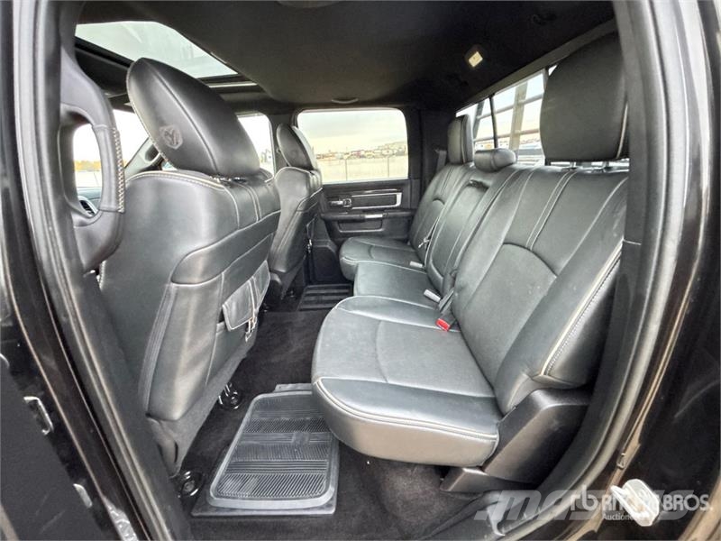 RAM 3500 Limited 4x4 Crew Cab Pickup Egyéb