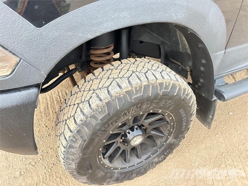 RAM 3500 Limited 4x4 Crew Cab Pickup Egyéb