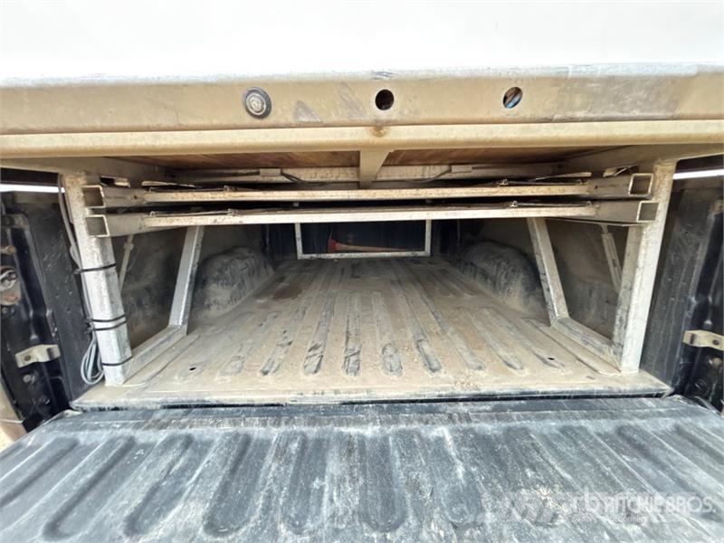 RAM 3500 Limited 4x4 Crew Cab Pickup Egyéb