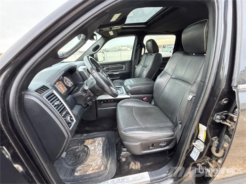 RAM 3500 Limited 4x4 Crew Cab Pickup Egyéb