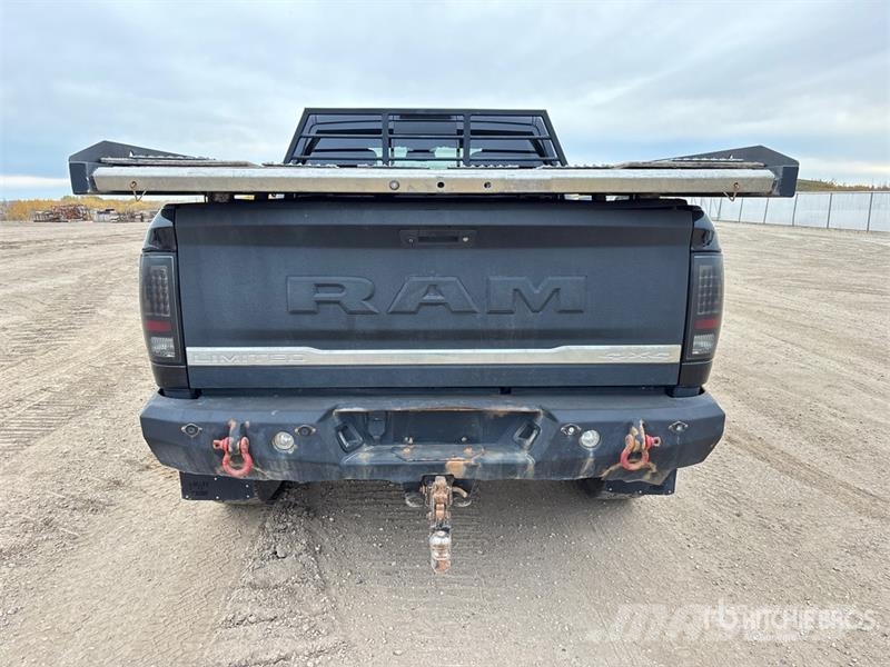 RAM 3500 Limited 4x4 Crew Cab Pickup Egyéb