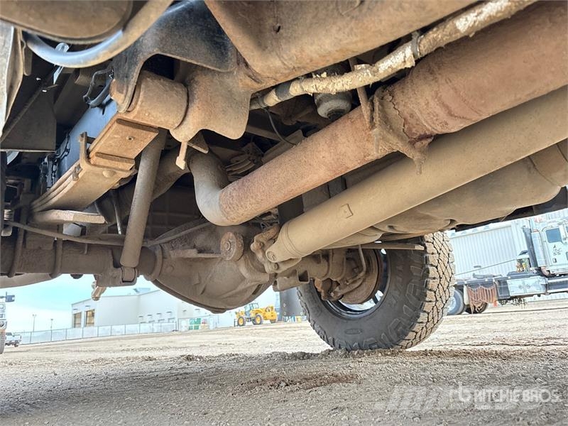 RAM 3500 Limited 4x4 Crew Cab Pickup Egyéb