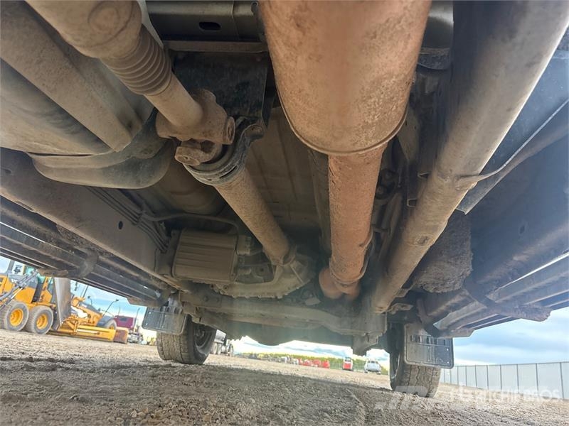 RAM 3500 SLE 4x4 Crew Cab Flatbed Truck Camiones plataforma