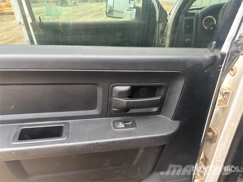 RAM 3500 SLE 4x4 Crew Cab Flatbed Truck Camiones plataforma
