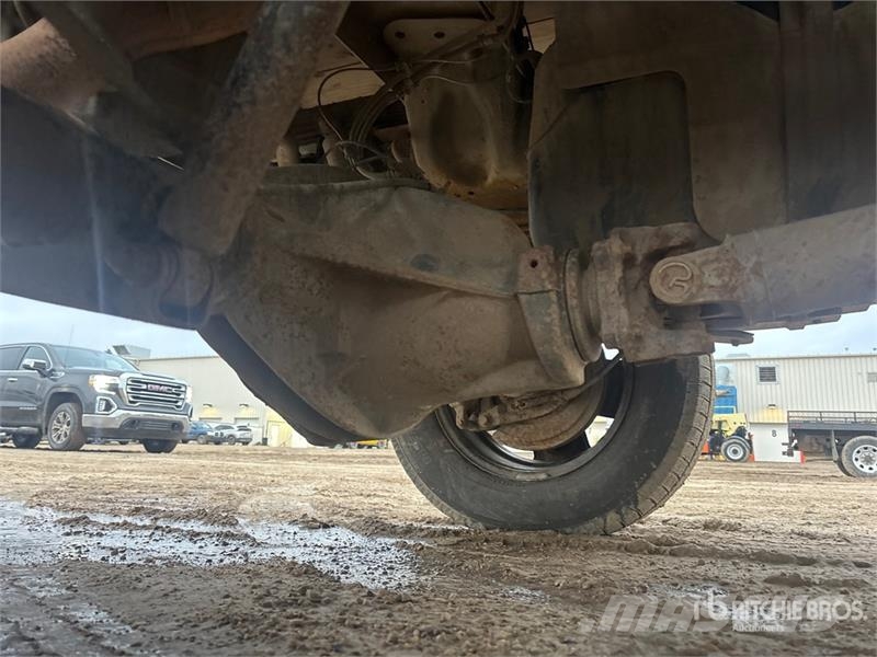 RAM 3500 SLE 4x4 Crew Cab Flatbed Truck Camiones plataforma