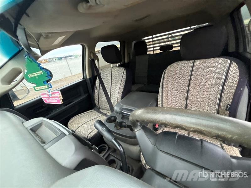 RAM 3500 SLE 4x4 Crew Cab Flatbed Truck Camiones plataforma