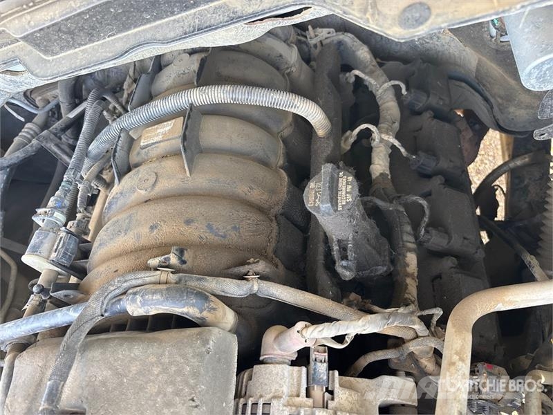 RAM 3500 SLE 4x4 Crew Cab Flatbed Truck (Inoperable) Tovornjaki s kesonom/platojem