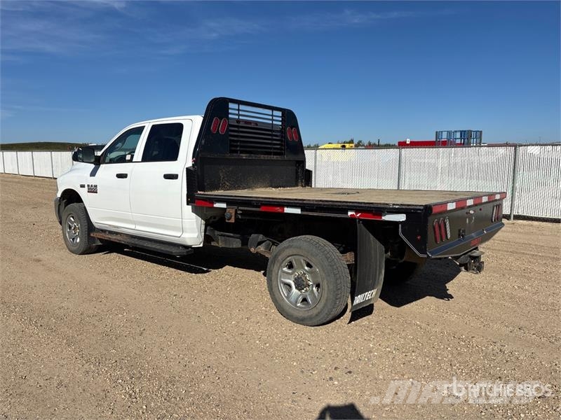 RAM 3500 SLE 4x4 Crew Cab Flatbed Truck (Inoperable) Tovornjaki s kesonom/platojem