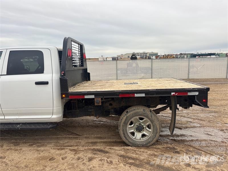 RAM 3500 SLE 4x4 Crew Cab Flatbed Truck Camiones plataforma