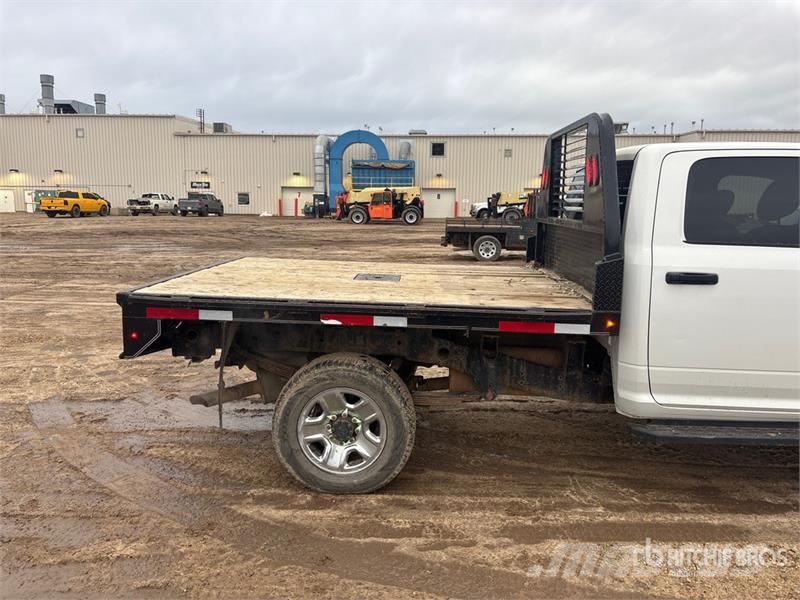RAM 3500 SLE 4x4 Crew Cab Flatbed Truck Camiones plataforma