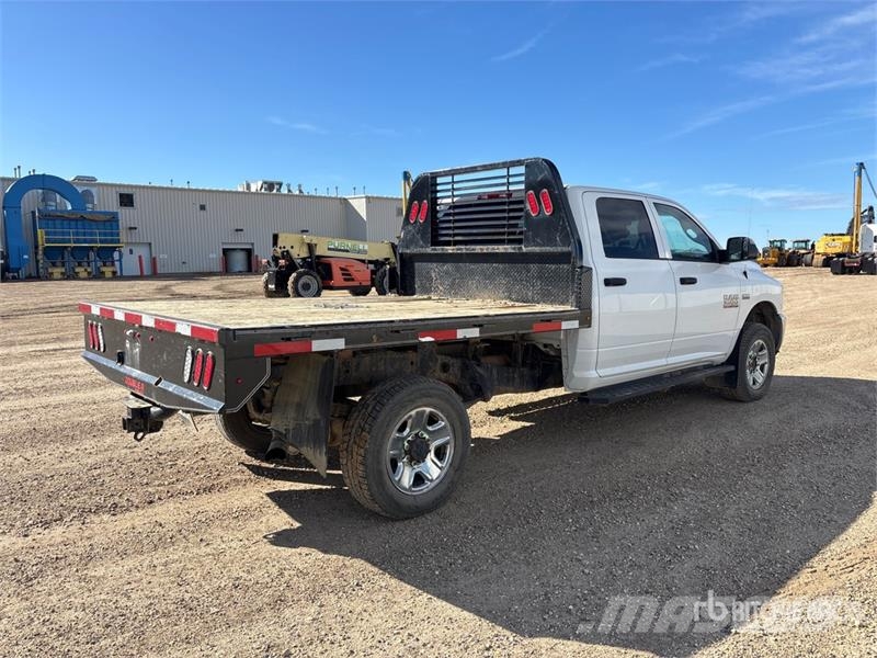 RAM 3500 SLE 4x4 Crew Cab Flatbed Truck (Inoperable) Tovornjaki s kesonom/platojem
