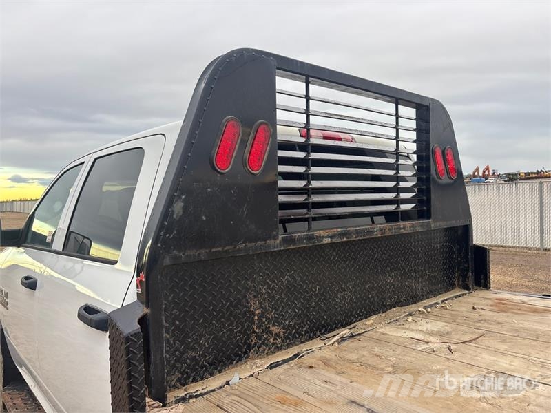 RAM 3500 SLE 4x4 Crew Cab Flatbed Truck Camiones plataforma