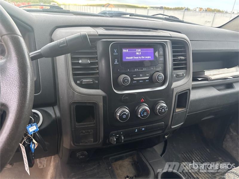 RAM 3500 SLE 4x4 Crew Cab Flatbed Truck Camiones plataforma