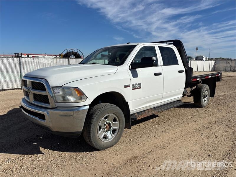 RAM 3500 SLE 4x4 Crew Cab Flatbed Truck (Inoperable) Tovornjaki s kesonom/platojem