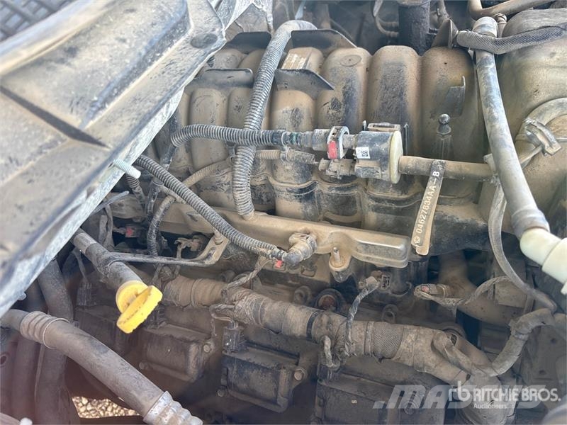 RAM 3500 SLE 4x4 Crew Cab Flatbed Truck (Inoperable) Tovornjaki s kesonom/platojem