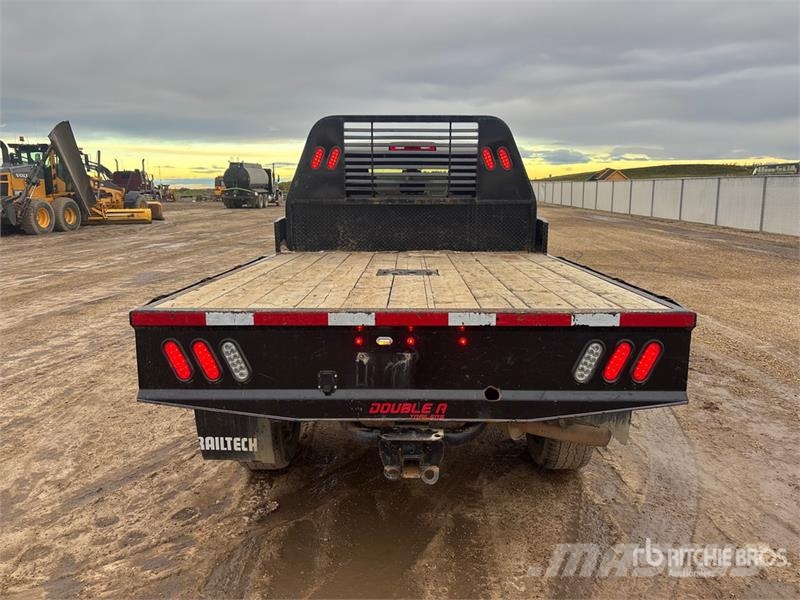 RAM 3500 SLE 4x4 Crew Cab Flatbed Truck Camiones plataforma