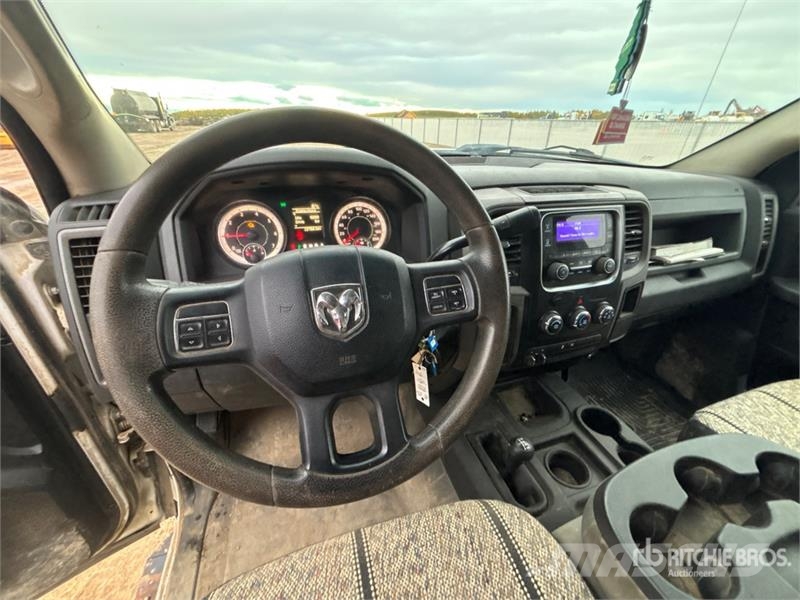 RAM 3500 SLE 4x4 Crew Cab Flatbed Truck Camiones plataforma