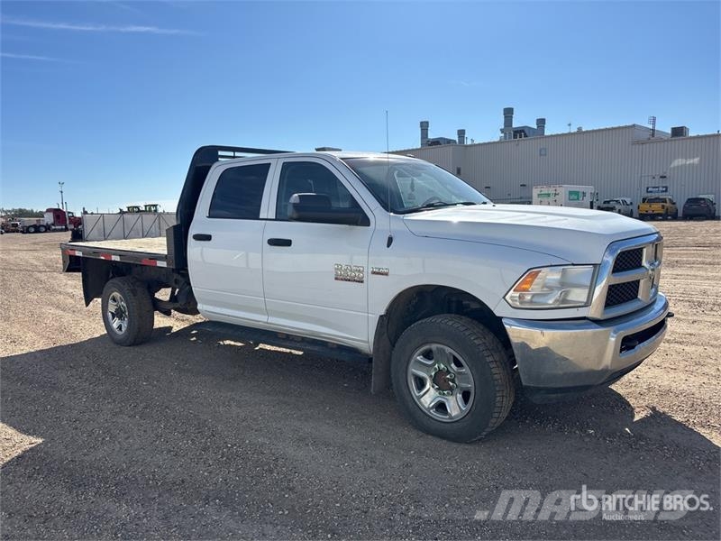 RAM 3500 SLE 4x4 Crew Cab Flatbed Truck (Inoperable) Tovornjaki s kesonom/platojem