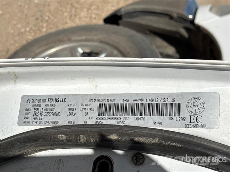 RAM 3500 SLE 4x4 Crew Cab Flatbed Truck (Inoperable) Tovornjaki s kesonom/platojem