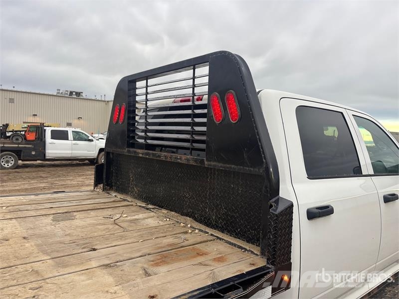 RAM 3500 SLE 4x4 Crew Cab Flatbed Truck Camiones plataforma