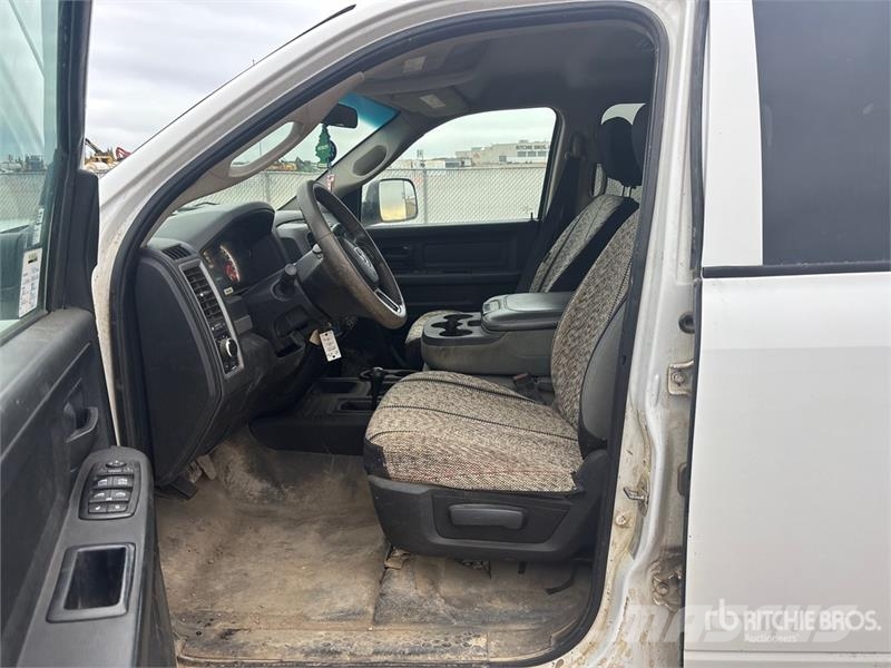 RAM 3500 SLE 4x4 Crew Cab Flatbed Truck Camiones plataforma