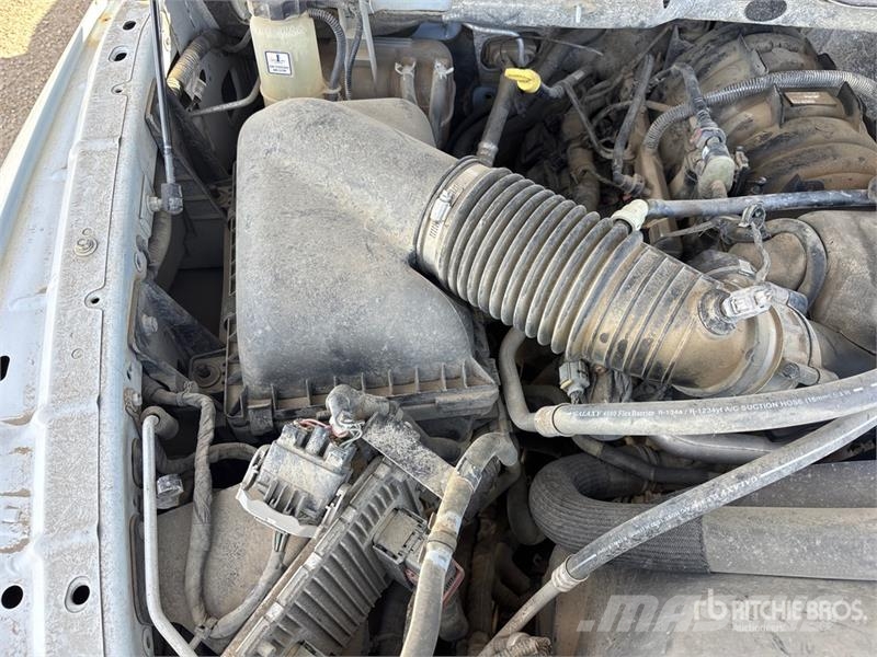 RAM 3500 SLE 4x4 Crew Cab Flatbed Truck (Inoperable) Tovornjaki s kesonom/platojem