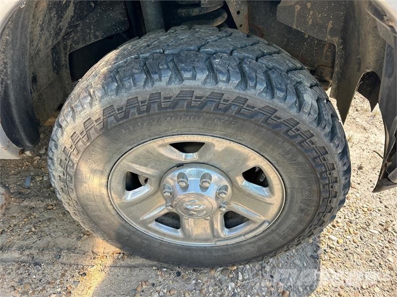 RAM 3500 SLT 4x4 Crew Cab Pickup Andere Transporter