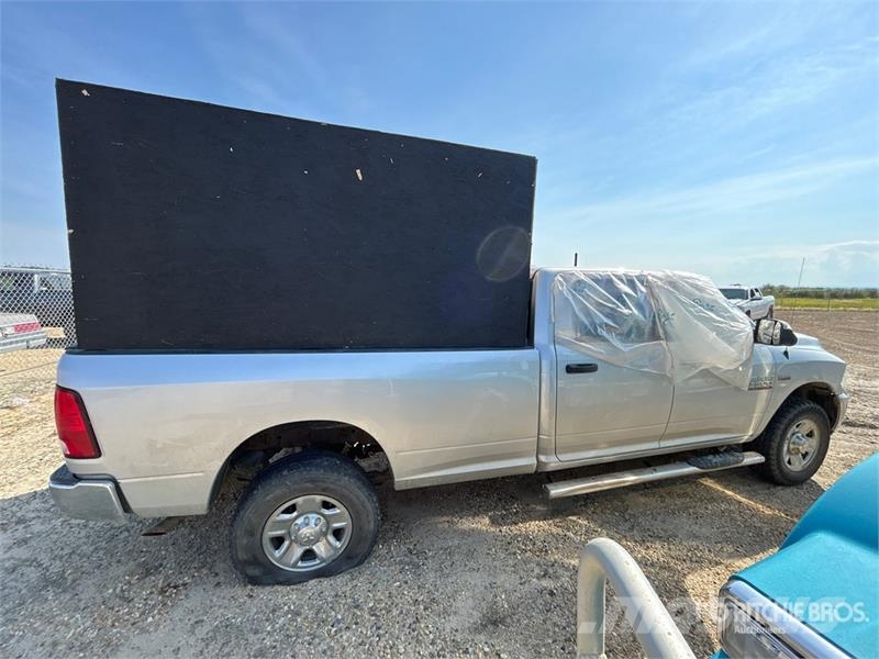 RAM 3500 SLT 4x4 Crew Cab Pickup Andere Transporter