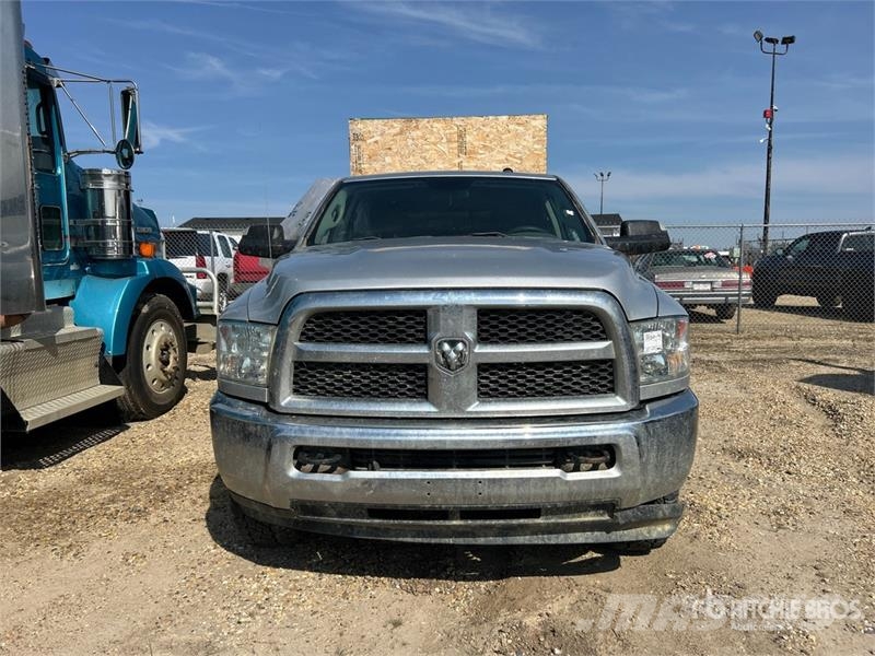 RAM 3500 SLT 4x4 Crew Cab Pickup Andere Transporter