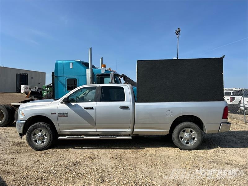 RAM 3500 SLT 4x4 Crew Cab Pickup Andere Transporter