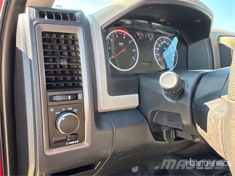 RAM 3500HD 플랫베드/드롭사이드 트럭