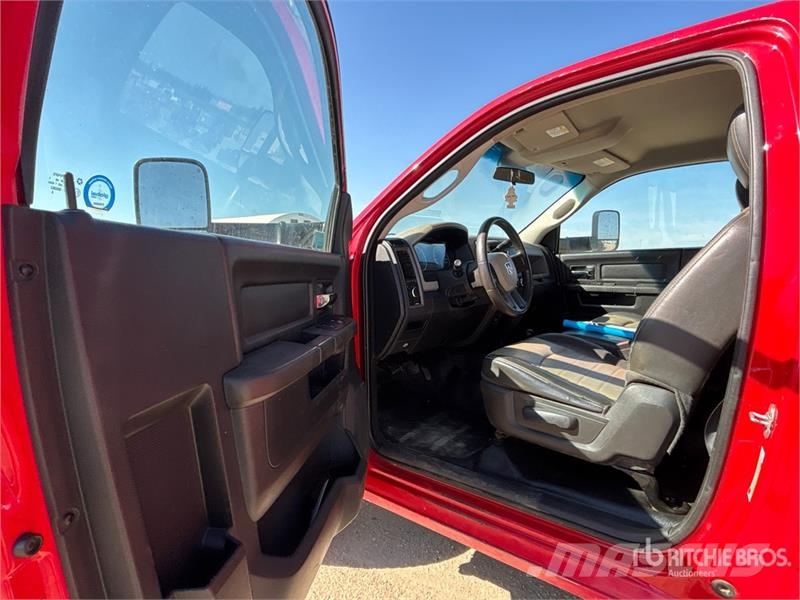 RAM 3500HD 플랫베드/드롭사이드 트럭