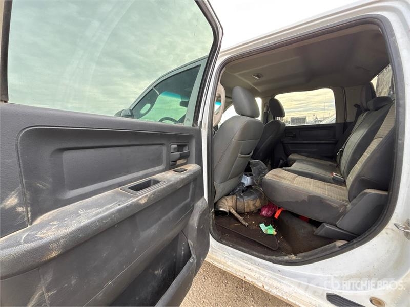 RAM 3500HD 4x4 Crew Cab Flatbed Truck (Inoperable) Madelautod